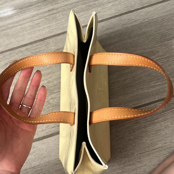 Louis Vuitton Small Vernis Cream Tote EUC - Picture 8 of 13